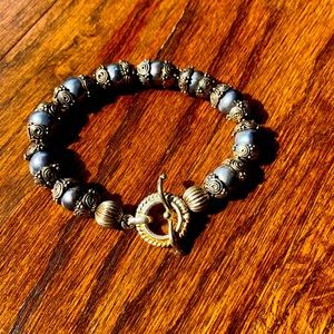 Fun bracelet with pearls